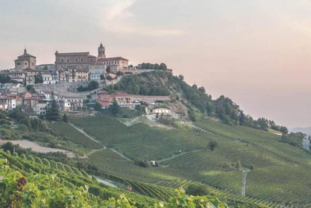 Ex Ostu Impero: Vino, Tartufo Ed Ospitalita Daire La Morra Dış mekan fotoğraf